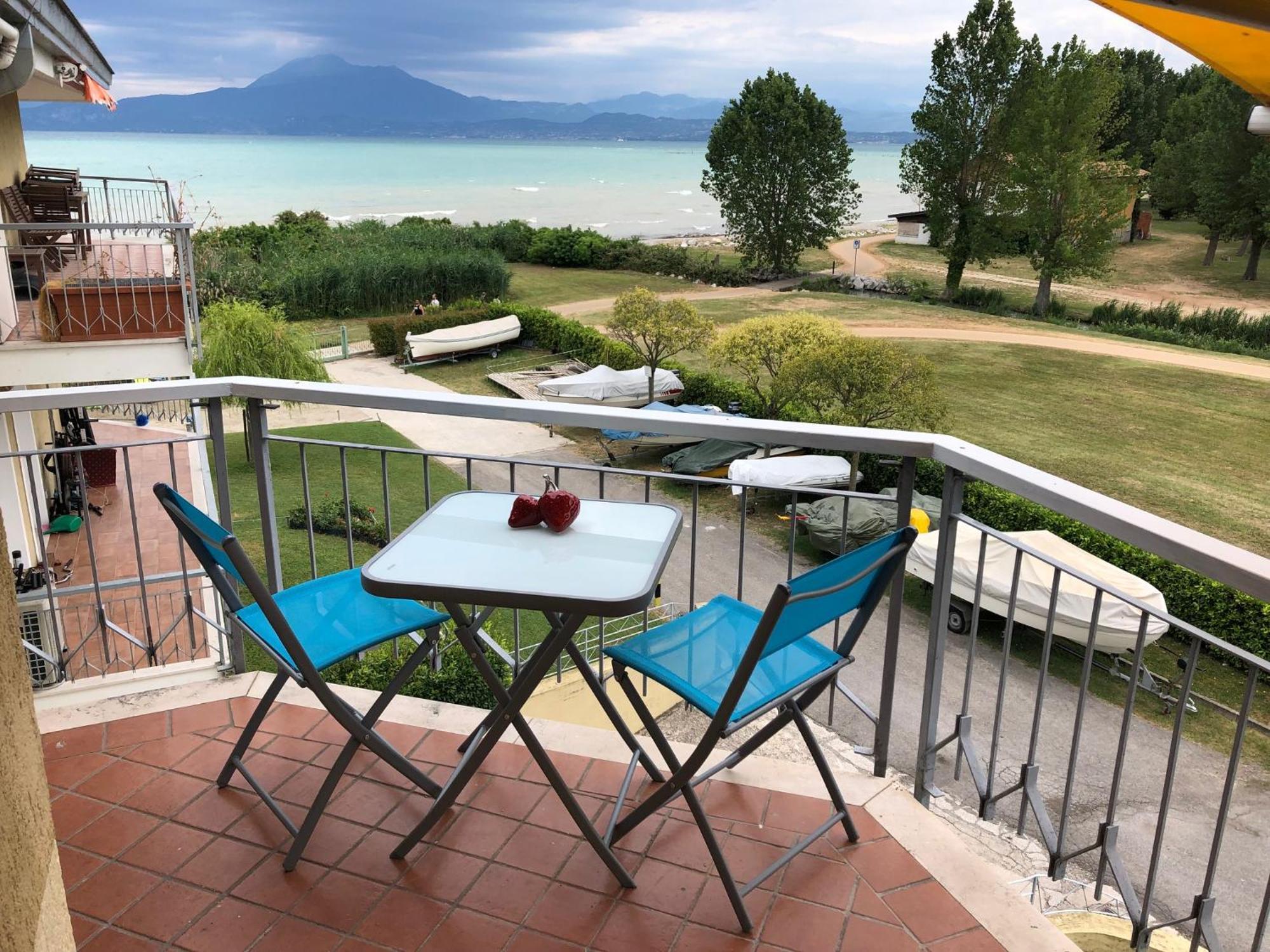Seeblickwohnung Sirmione - Fronte Lago Mit Privatsteg מראה חיצוני תמונה
